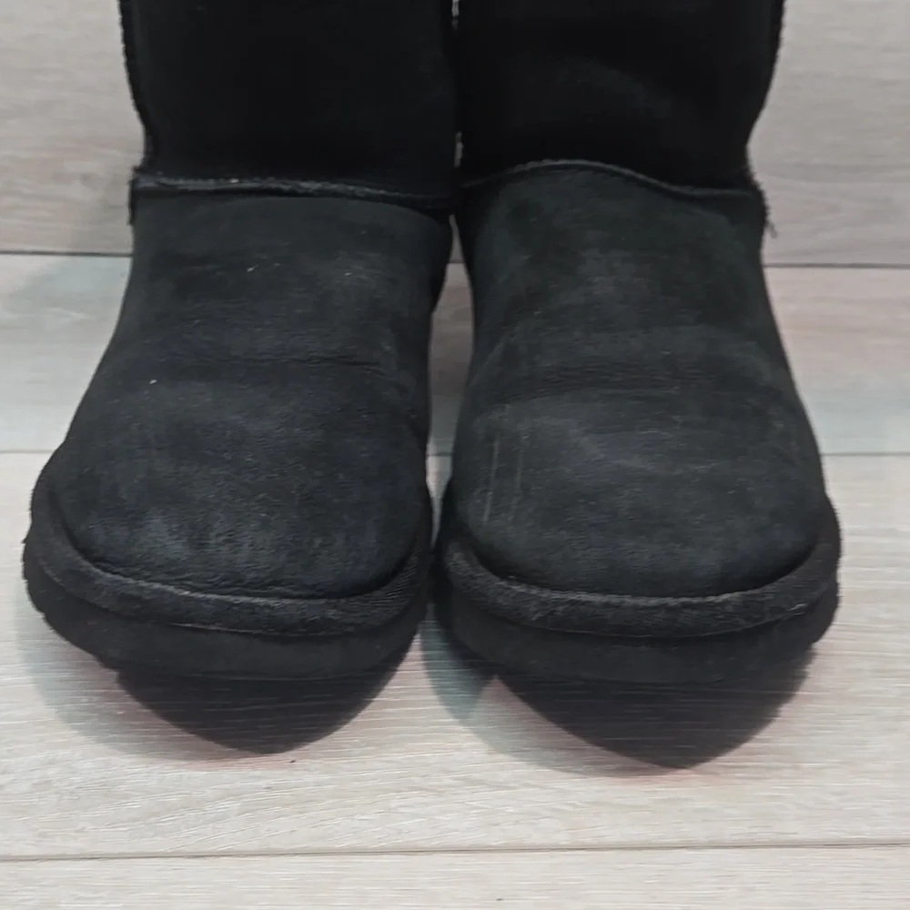UGG Australia 5825 Classic Black Winter Boots Insulated Line Leather Shoes Sz 9